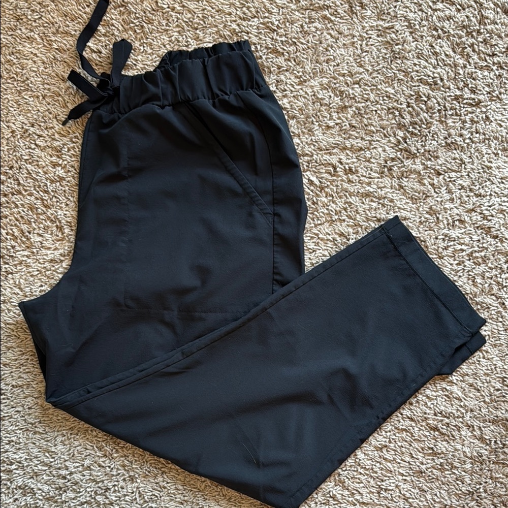 Under Armour Black Ankle-Length Cropped Pants